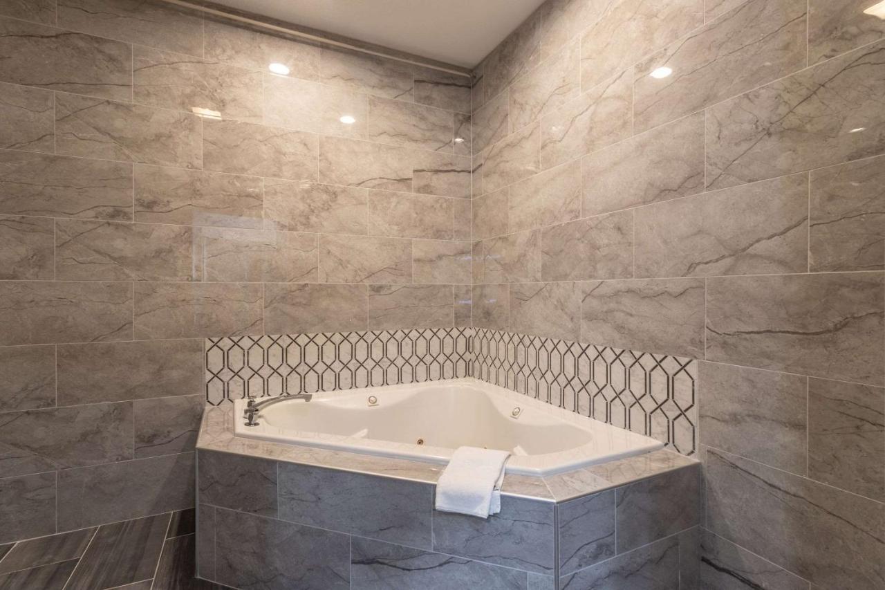 Quality Inn & Suites Pearl-Jackson Экстерьер фото