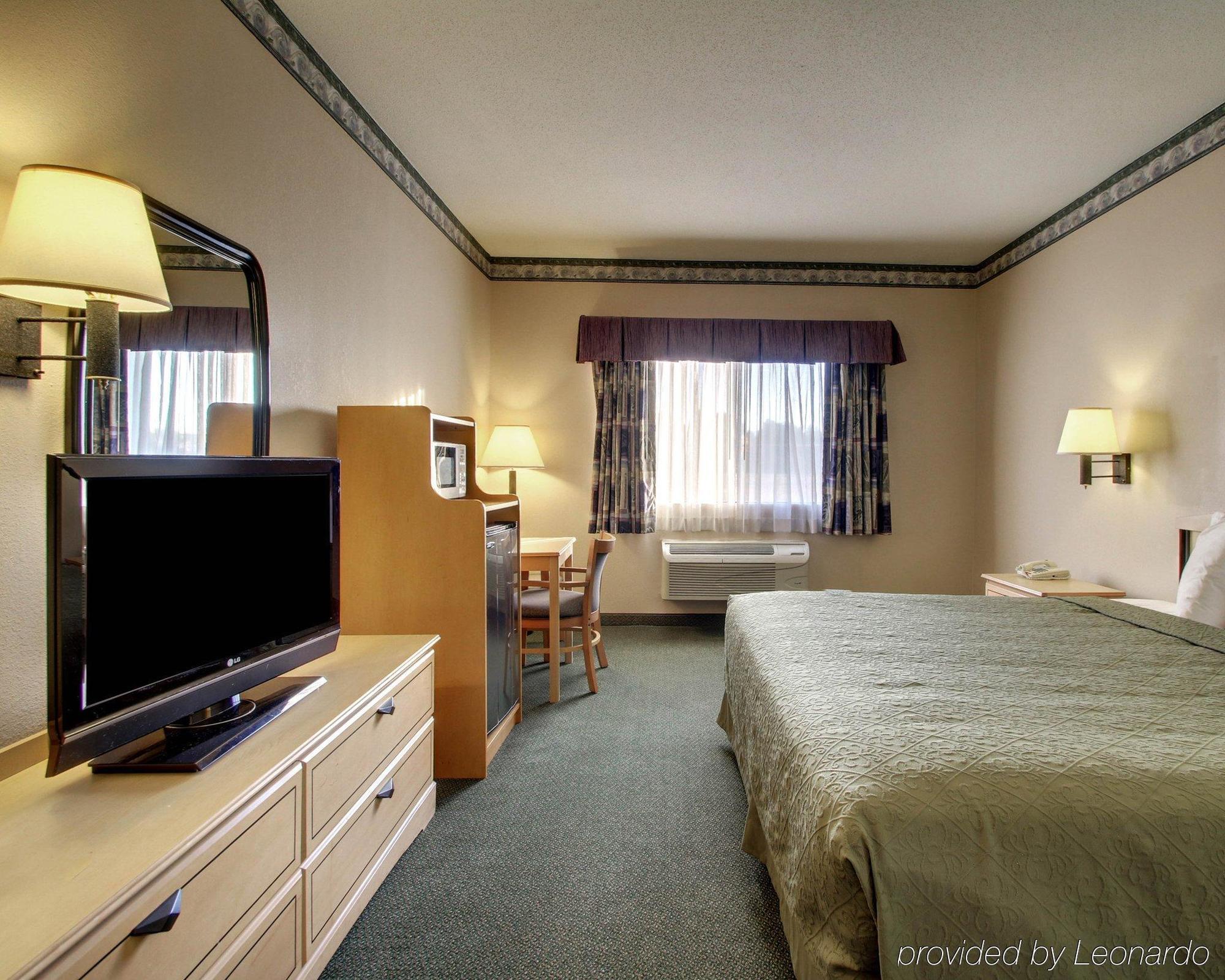 Quality Inn & Suites Pearl-Jackson Экстерьер фото