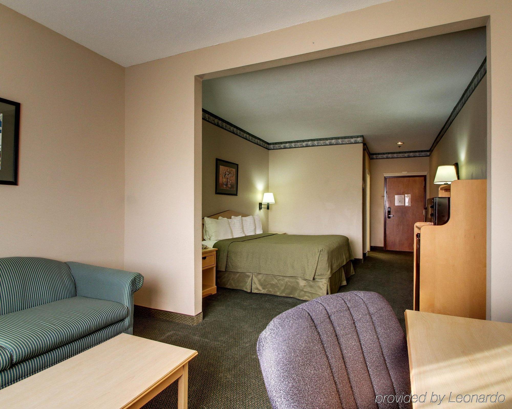 Quality Inn & Suites Pearl-Jackson Экстерьер фото
