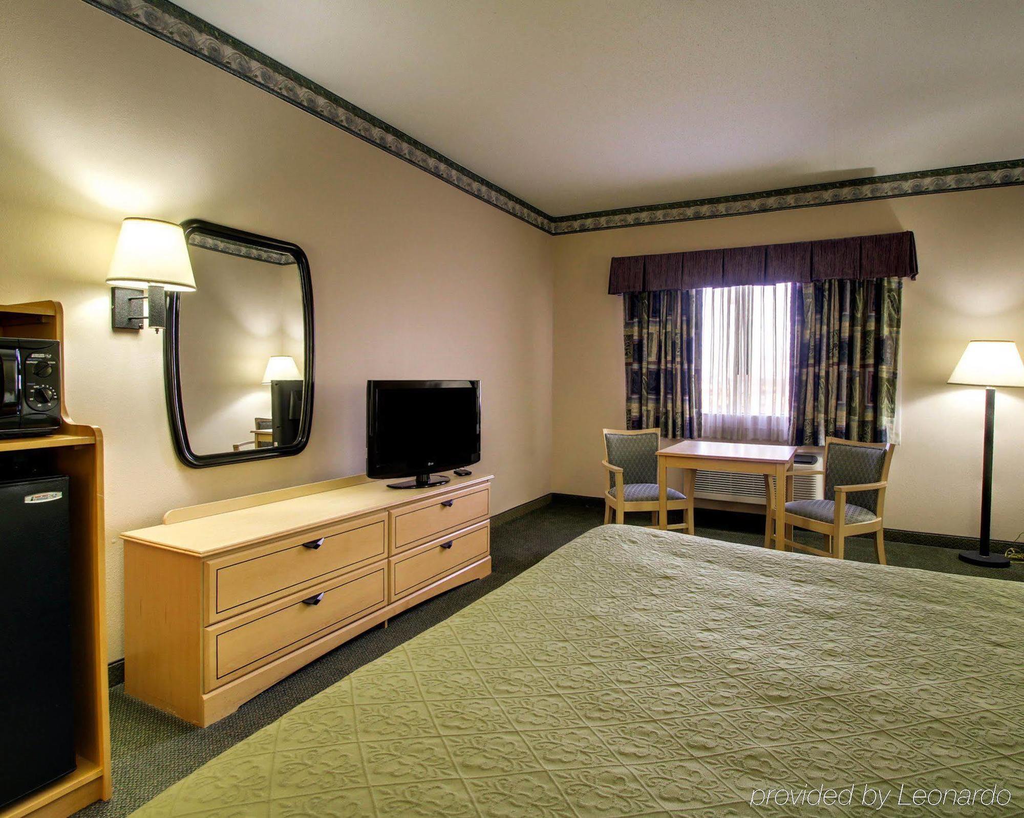 Quality Inn & Suites Pearl-Jackson Экстерьер фото