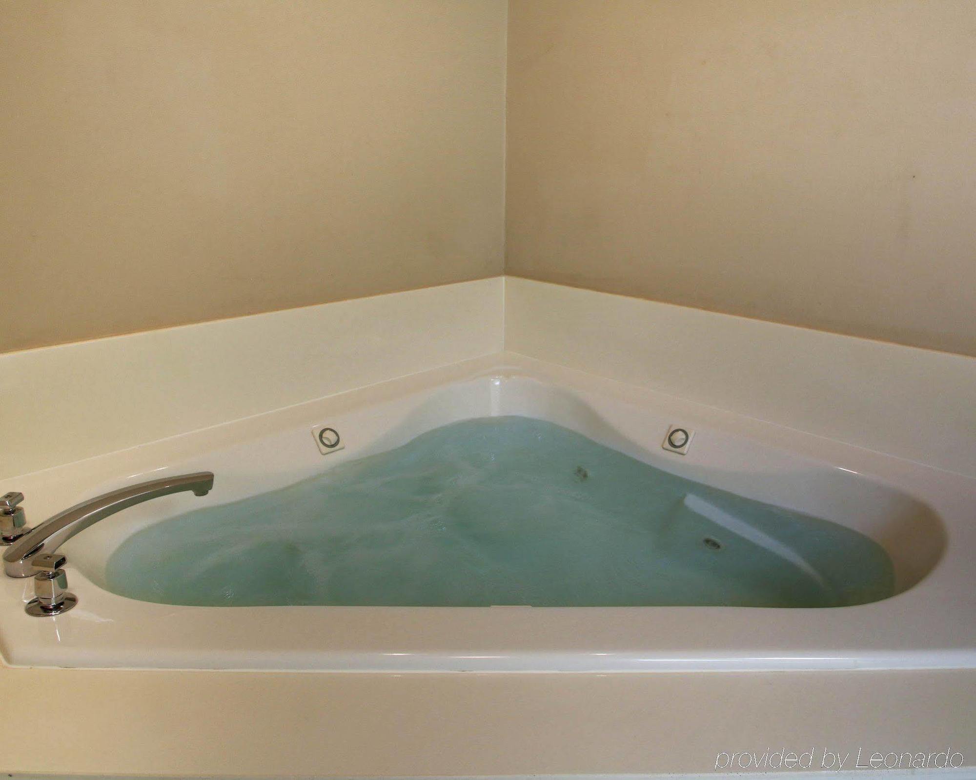 Quality Inn & Suites Pearl-Jackson Экстерьер фото